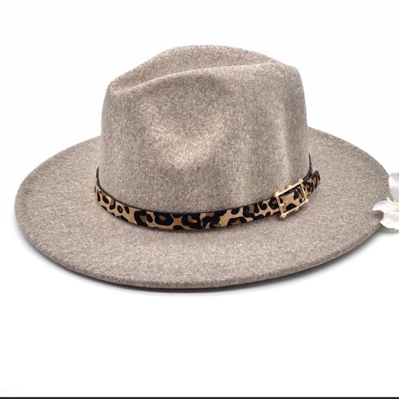 NWT Oak River Company Panama Felt Fedora Hat, OS.
New condition with tags. - Picture 3 of 9